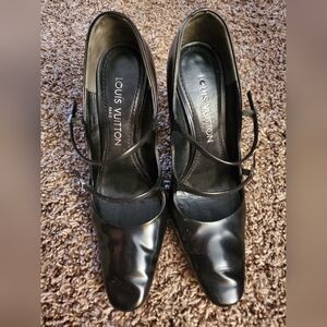 Louis Vuitton Black Patent Leather Heels Sz 35.5